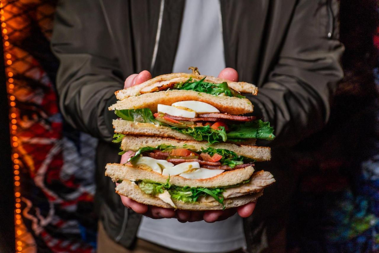 エリート ビブロス ホテル ドバイ エクステリア 写真 A club sandwich