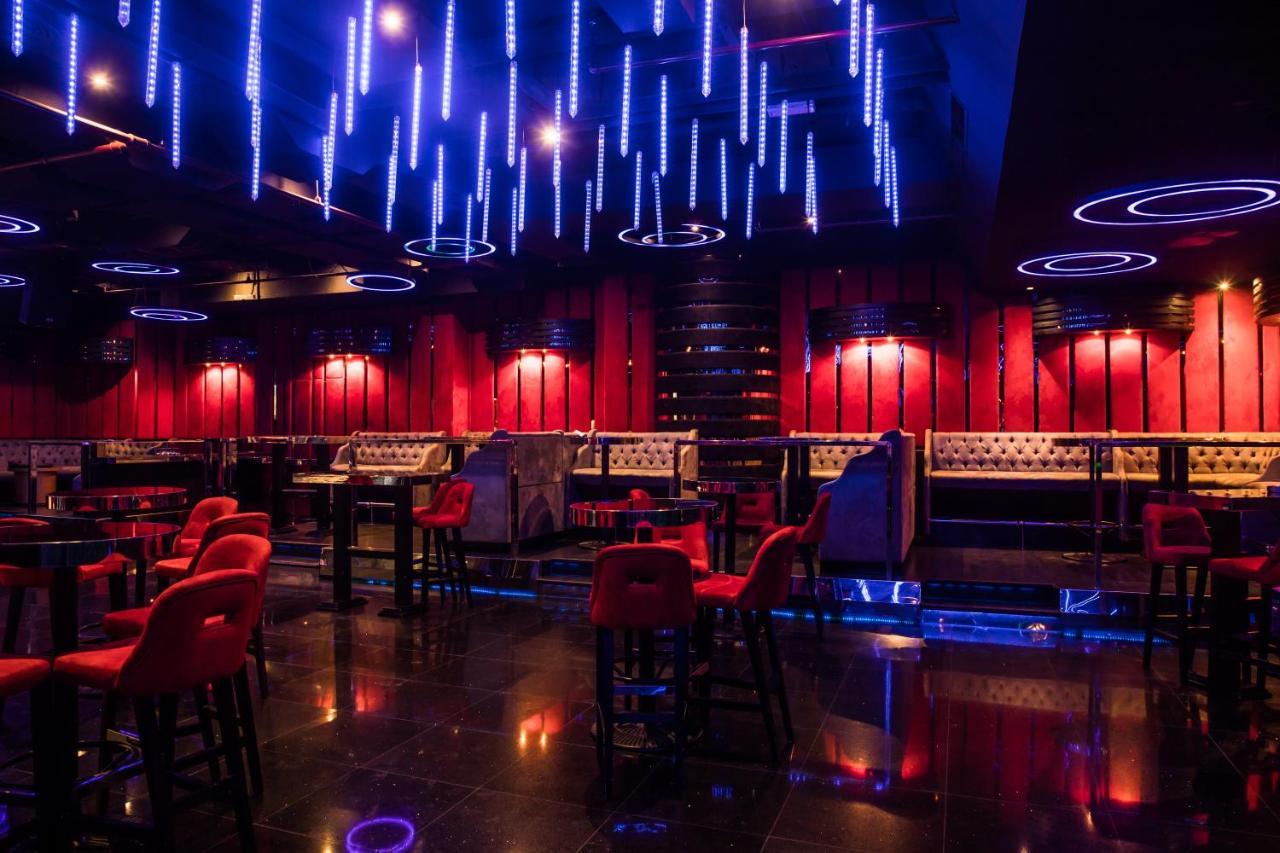 エリート ビブロス ホテル ドバイ エクステリア 写真 The interior of the nightclub