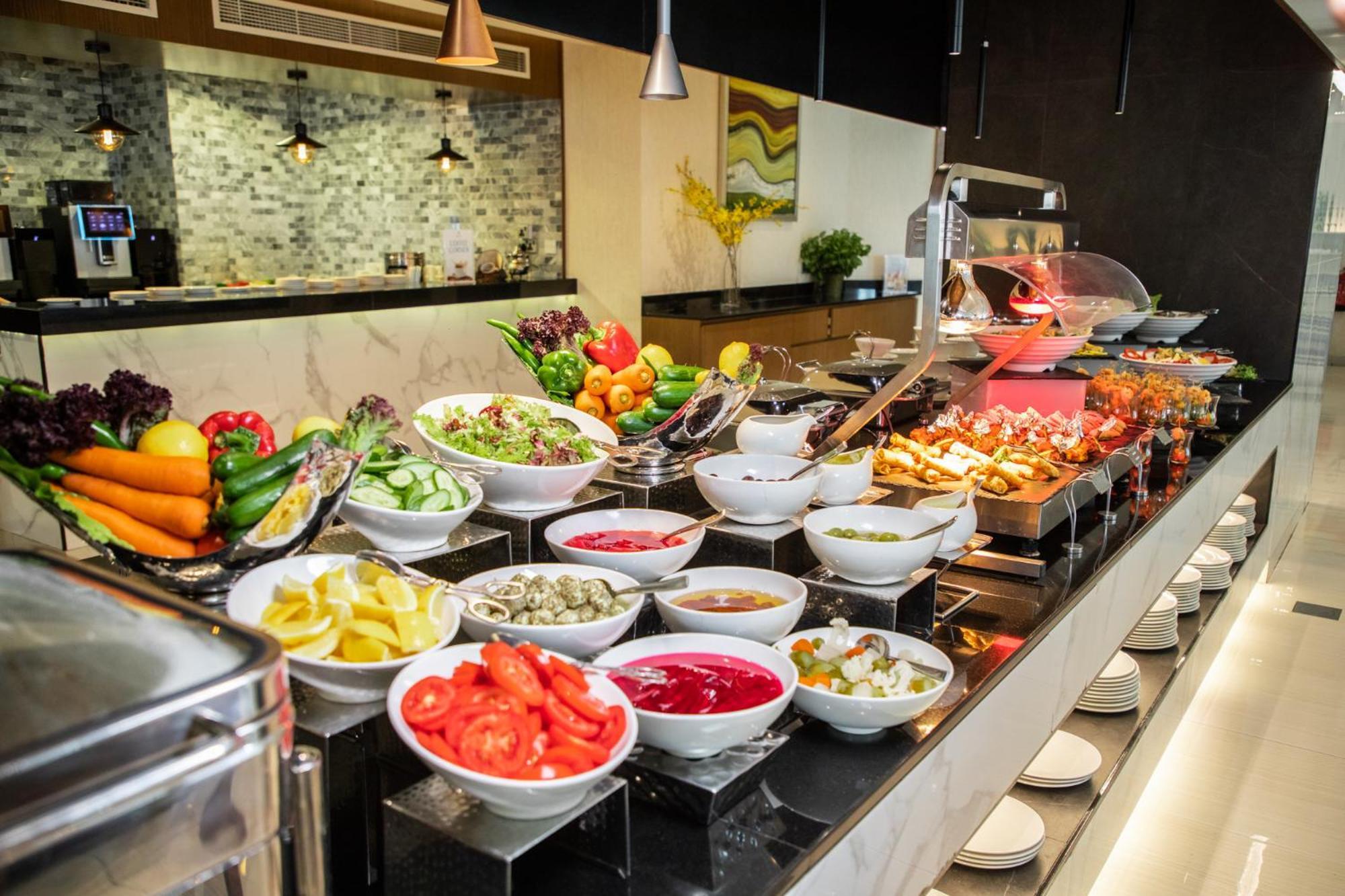 エリート ビブロス ホテル ドバイ エクステリア 写真 A salad bar